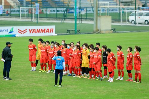 Đội tuyển bóng đá nữ Việt Nam: Ra ngõ gặp núi