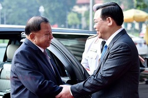 Chủ tịch Quốc hội Vương Đình Huệ đón, hội đàm với Chủ tịch Thượng viện Campuchia