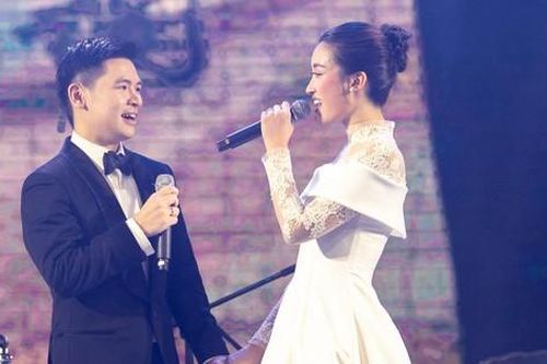 Đỗ Mỹ Linh và chồng hát, khiêu vũ ở lễ cưới