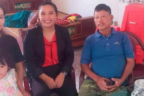 Người đàn ông làm nghề phụ hồ ở Thanh Chương trả lại 2 cây vàng cho người đánh rơi