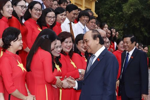 Chủ tịch nước gặp mặt đoàn đại biểu điển hình tiên tiến tỉnh Vĩnh Long