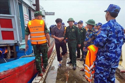 Kịp thời cứu 3 ngư dân bị nạn trên biển