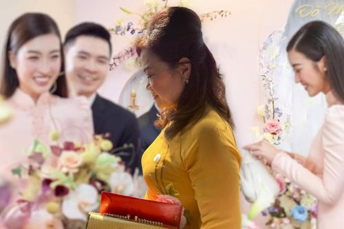Mẹ chồng quyền lực của Hoa hậu Đỗ Mỹ Linh lộ diện trong lễ cưới