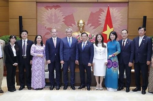 Phó Trưởng Ban Công tác đại biểu Nguyễn Tuấn Anh tiếp Đại sứ Belarus tại Việt Nam