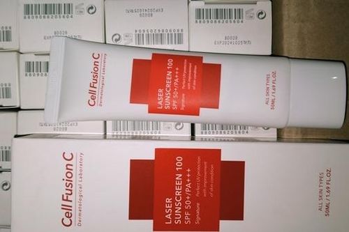 Tạm giữ số lượng lớn mỹ phẩm, thực phẩm chức năng không rõ nguồn gốc