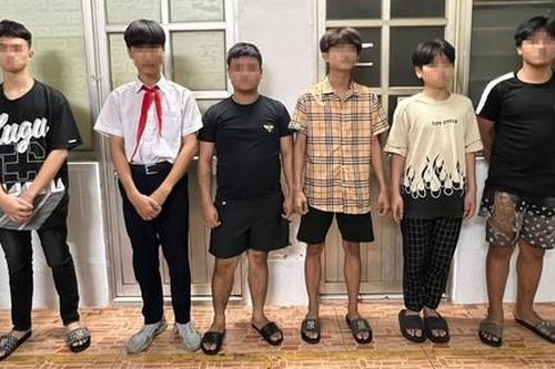 Công an quận 3: Triệu tập nhóm học sinh chém người trong quán ăn
