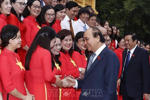 Chủ tịch nước gặp mặt Đoàn đại biểu điển hình tiên tiến tỉnh Vĩnh Long