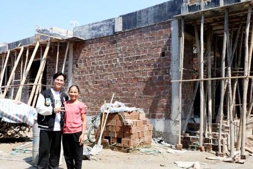 Chân dung chàng trai đóng giả nhân viên tiếp thị để gây bất ngờ cho mẹ