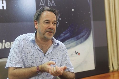 Nhà văn Michel Bussi tìm cảm hứng sáng tác ở Việt Nam