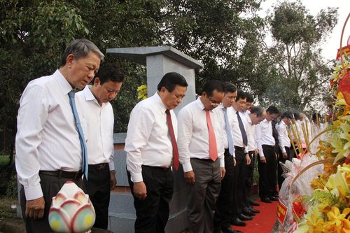 Long An: Dâng hương tưởng nhớ nhà cách mạng Võ Văn Ngân