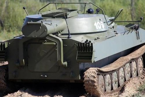 Ukraine cho nổ xe rà phá bom mìn UR-77 của Nga