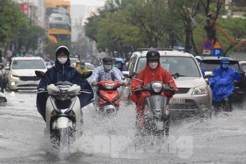 Mưa xối xả, Đà Nẵng ban hành công điện khẩn ứng phó ngập lũ