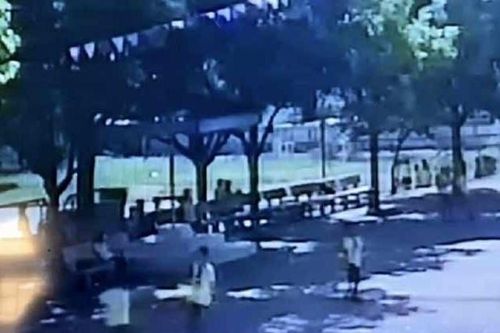 Học sinh lớp 2 ở Bắc Giang tử vong vì bị ghế đá đè