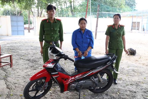 Bắt đối tượng nữ dùng dao cướp tài sản của lái xe ôm ở Tây Ninh