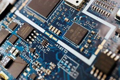 Mỹ mở rộng lệnh cấm xuất khẩu công nghệ cho Trung Quốc sang máy tính lượng tử và AI