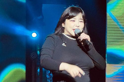 Nữ ca sĩ Park Bom lộ ngoại hình khác lạ, tăng cân quá đà khiến fan ngỡ ngàng
