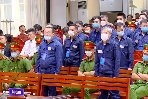 Khai mạc phiên tòa xét xử đại án buôn lậu xăng dầu
