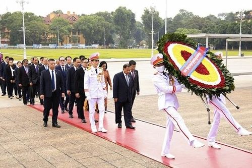 Chủ tịch Thượng viện Vương quốc Campuchia viếng Lăng Chủ tịch Hồ Chí Minh
