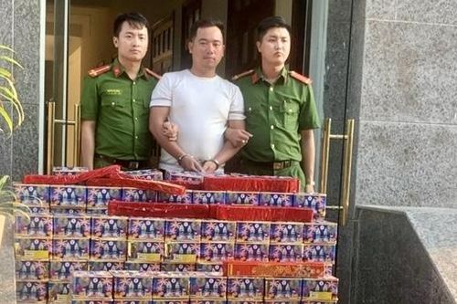 Thay tên đổi họ, làm nhà kho kiên cố tập kết pháo lậu
