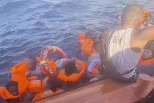 Cháy tàu chở khách Indonesia khiến 14 người thiệt mạng