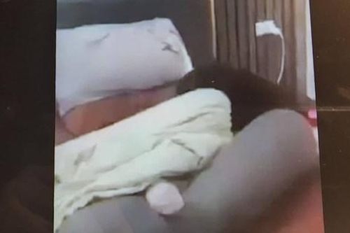 Mẹ đẻ bàng hoàng phát hiện người phụ nữ tử vong trong phòng ngủ con trai
