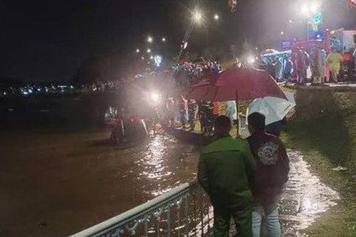 Tìm ra nguyên nhân khiến ô tô 7 chỗ lao xuống hồ Xuân Hương làm 2 người tử vong thương tâm