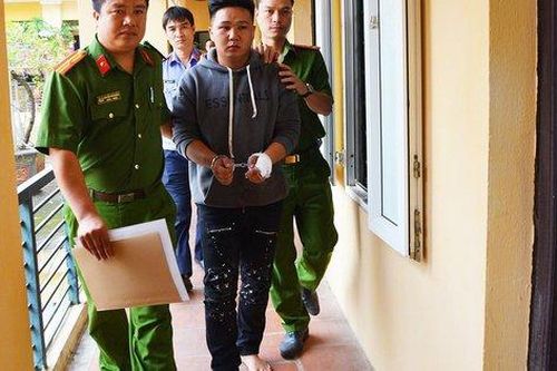 Sau khi chém bạn gái cũ và tình địch, nghi phạm ngồi chờ công an đến bắt giữ