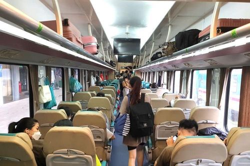 Đình chỉ các tổ tàu bị phản ánh 'bao khách, bao vé' đi tàu chui