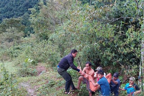 Đôi nam nữ đi xe máy vượt ngầm tràn bị nước cuốn trôi, 1 người tử vong