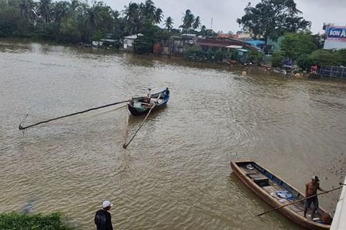 Quảng Nam: Tìm kiếm học sinh lớp 9 nghi nhảy cầu tự vẫn