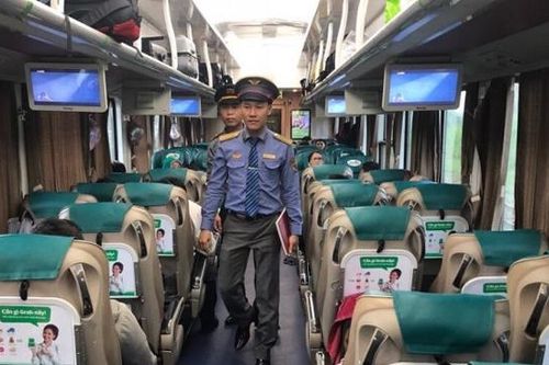 Xử nghiêm nhân viên đường sắt 'bao khách' trên tàu