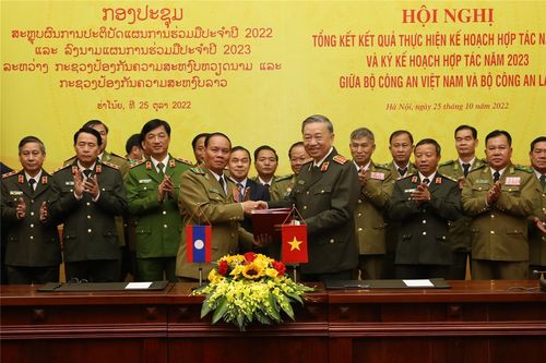 Việt Nam và Lào tăng cường hợp tác về an ninh, trật tự