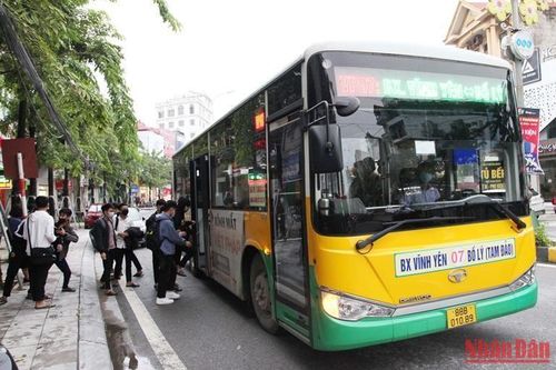 Nhiều tuyến xe buýt tại Vĩnh Phúc dừng hoạt động do nợ lương lái xe