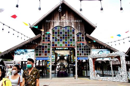 Chợ nổi bốn miền ở Pattaya