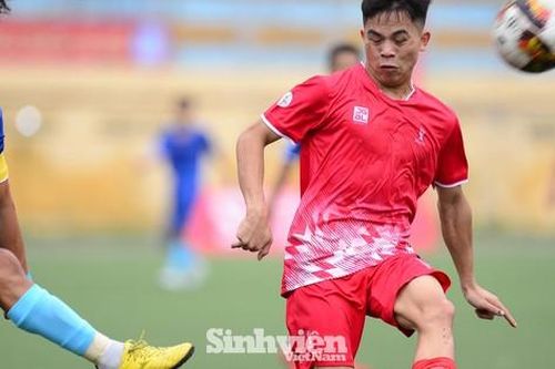Những pha bóng quyết liệt tại trận mở màn giải bóng đá sinh viên