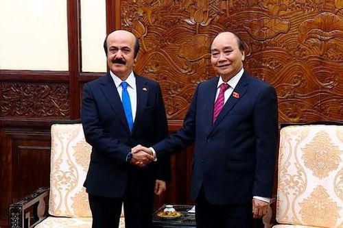 Chủ tịch nước Nguyễn Xuân Phúc tiếp Đại sứ Qatar Mohamed Ismail Al-Emadi chào từ biệt