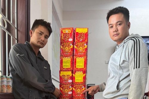 Hơn 6 tấn pháo 'nấp' trong ki ốt