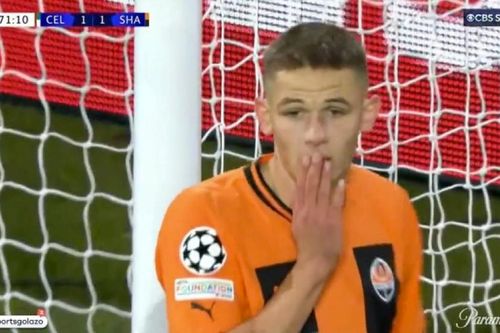 Pha bỏ lỡ ghi bàn khó tin ở Champions League