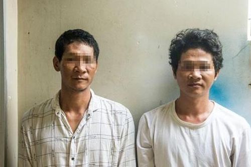 Đòi vào bờ, người làm thuê đổ nước và cát phá hoại máy tàu của chủ