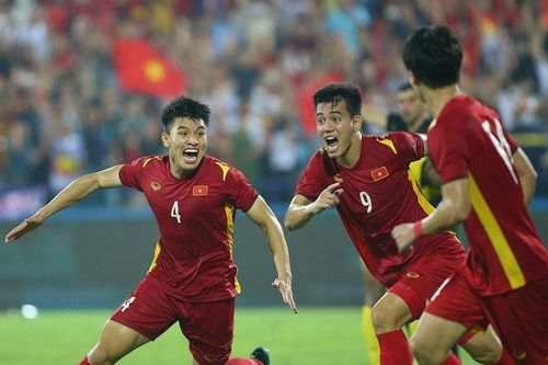 Đại gia Malaysia 'săn' chữ ký của 3 tuyển thủ Việt Nam; Câu lạc bộ Hải Phòng 'trả giá' sau trận thắng Hà Nội FC