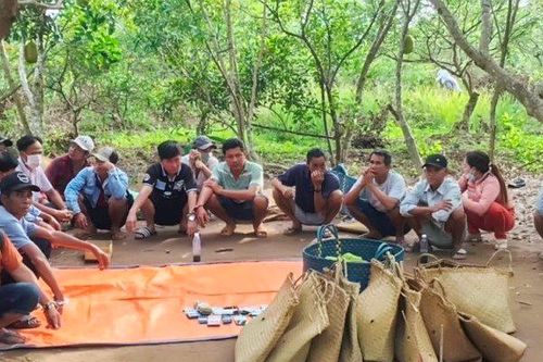 Vĩnh Long: Triệt xóa sới bạc trong khu vườn, bắt giữ 16 đối tượng