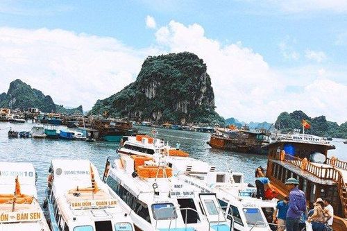 Hàng loạt tàu du lịch nằm bờ sau thông báo bất ngờ của cây xăng duy nhất tại Vân Đồn