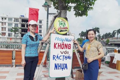 Nhà vệ sinh 2.000 'viên gạch' Ecobricks từ rác thải nhựa