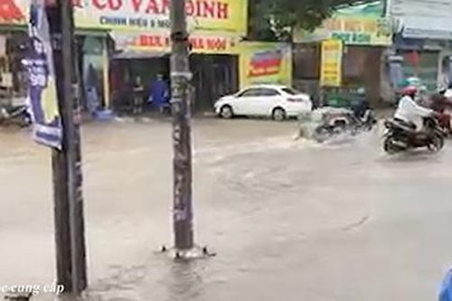 Mưa lớn, ngập nặng, kẹt xe kéo dài tại Trảng Bom