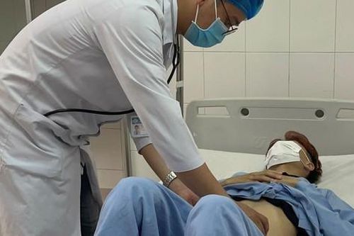Cứu sống thanh niên 20 tuổi xuất huyết tiêu hóa đường dưới ồ ạt