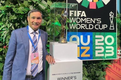 HLV Mai Đức Chung: 'Ăn mì tôm không thể có sức đá World Cup'