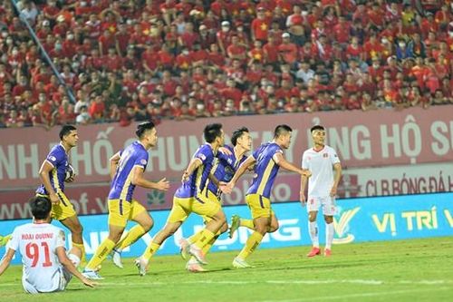 Cuộc đua vô địch chưa ngã ngũ