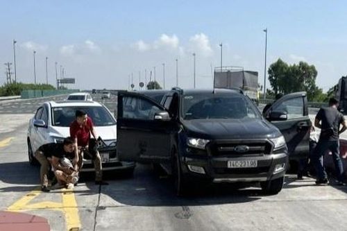 Cảnh sát nổ súng chặn bắt 4 người mang theo ma túy