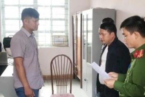 Bắt phó phòng đăng ký đất đai vì vòi tiền làm sổ đỏ