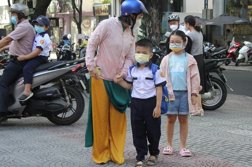 TPHCM quyết định lùi giờ vào học